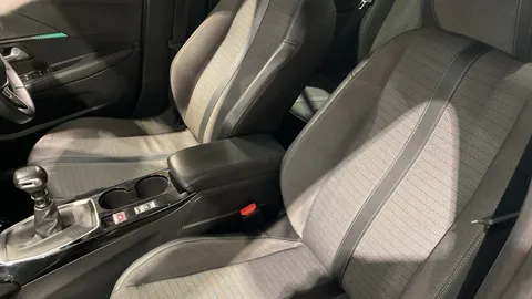 PEUGEOT 208 1.2 PureTech 100 Allure