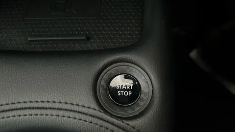 NISSAN JUKE 1.6 Hybrid N-Connecta Auto