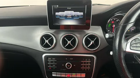 MERCEDES-BENZ CLA CLA 180 AMG Line Edition Tip Auto