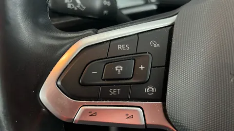 VOLKSWAGEN T-CROSS 1.0 TSI SE