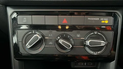 VOLKSWAGEN T-CROSS 1.0 TSI SE