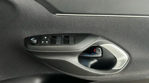 TOYOTA YARIS CROSS 1.5 Hybrid Design CVT