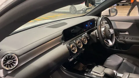 MERCEDES-BENZ CLA CLA 180 AMG Line Premium Tip Auto