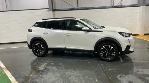 PEUGEOT 2008 1.2 PureTech 130 Allure Premium EAT8