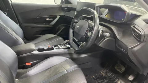 PEUGEOT 2008 1.2 PureTech 130 Allure Premium EAT8