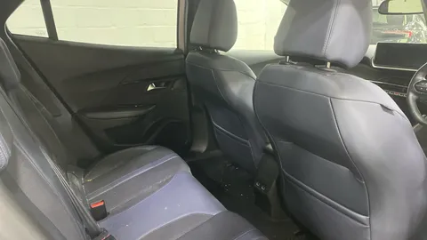 PEUGEOT 2008 1.2 PureTech 130 Allure Premium EAT8