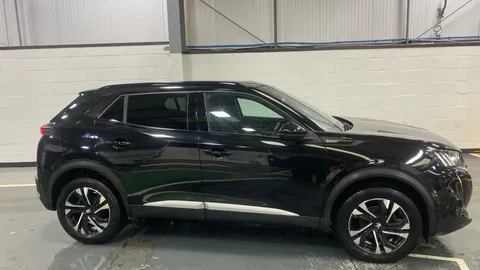 PEUGEOT 2008 1.2 PureTech 130 GT EAT8