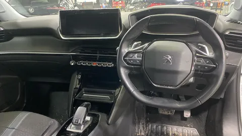 PEUGEOT 2008 1.2 PureTech 130 Allure Premium EAT8