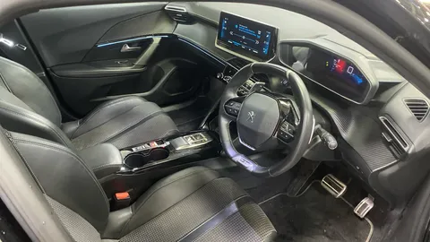 PEUGEOT 2008 1.2 PureTech 130 GT EAT8