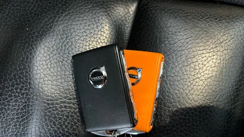 VOLVO XC60 2.0 T6 [350] RC PHEV Plus Dark AWD Geartronic