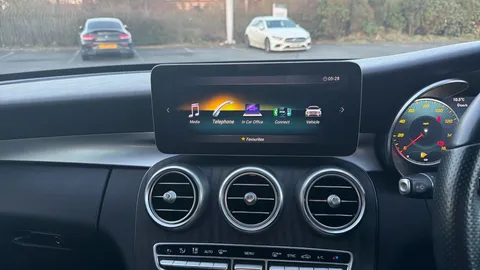 MERCEDES-BENZ C CLASS C200 AMG Line Premium 9G-Tronic