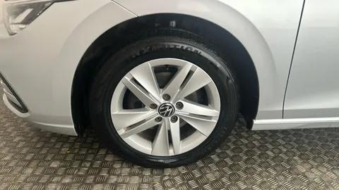 VOLKSWAGEN GOLF 1.5 TSI Life