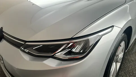 VOLKSWAGEN GOLF 1.5 TSI Life