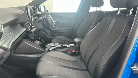 PEUGEOT 2008 1.2 PureTech 130 Allure Premium+ EAT8