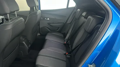 PEUGEOT 2008 1.2 PureTech 130 Allure Premium+ EAT8