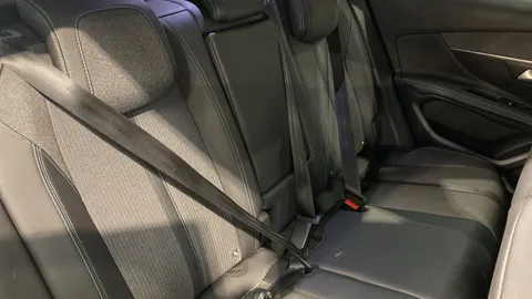 PEUGEOT 3008 1.2 PureTech Allure Premium EAT8