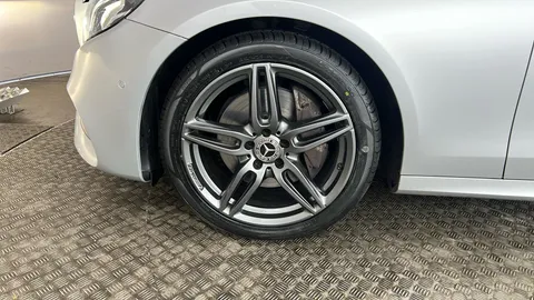 MERCEDES-BENZ E CLASS E 200 AMG Line Premium 9G-Tronic
