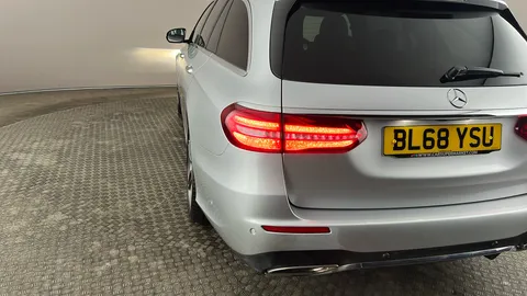 MERCEDES-BENZ E CLASS E 200 AMG Line Premium 9G-Tronic