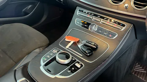 MERCEDES-BENZ E CLASS E 200 AMG Line Premium 9G-Tronic