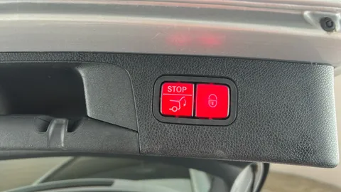 MERCEDES-BENZ E CLASS E 200 AMG Line Premium 9G-Tronic