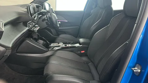 PEUGEOT 2008 1.2 PureTech 130 GT EAT8