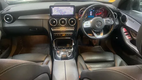 MERCEDES-BENZ C CLASS C300 AMG Line Premium 9G-Tronic