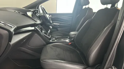 FORD KUGA 1.5 TDCi ST-Line 2WD