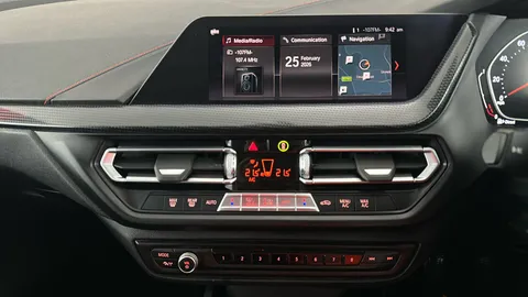 BMW 1 SERIES 118d Sport