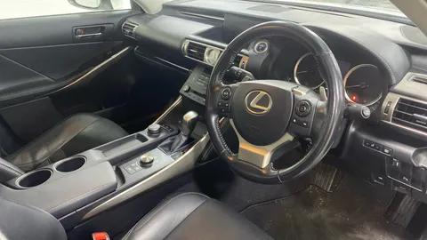 LEXUS IS 300h Advance CVT Auto