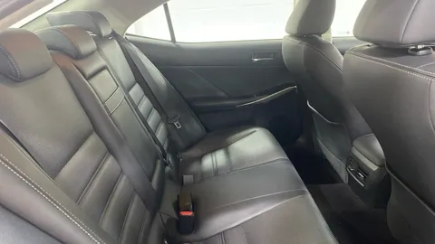 LEXUS IS 300h Advance CVT Auto