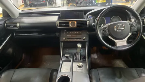 LEXUS IS 300h Advance CVT Auto