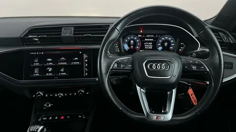 AUDI Q3 35 TFSI S Line [Comfort+Sound Pack]