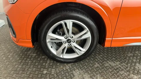 AUDI Q3 35 TFSI S Line [Comfort+Sound Pack]