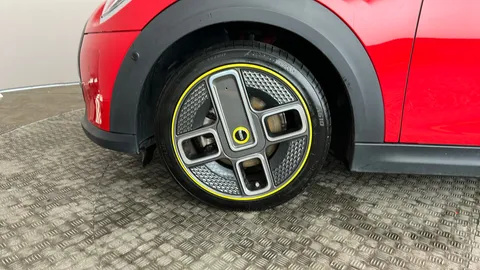 MINI HATCHBACK 135kW Cooper S Level 3 33kWh Auto