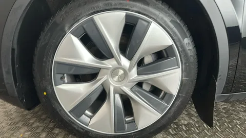 Tesla Model Y Long Range AWD Auto [Enhanced Autopilot]