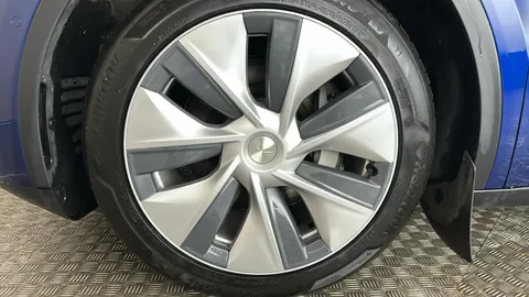 TESLA MODEL Y Long Range AWD Auto