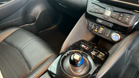 NISSAN LEAF 110kW N-Connecta 39kWh Auto