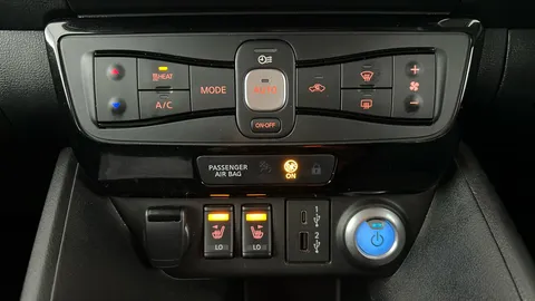 NISSAN LEAF 110kW N-Connecta 39kWh Auto