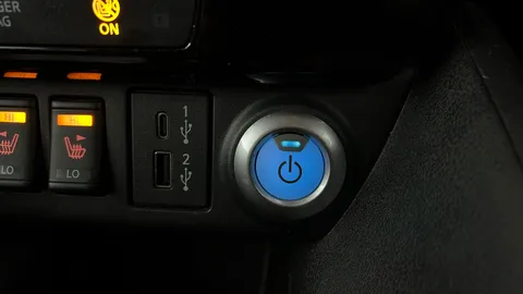 NISSAN LEAF 110kW N-Connecta 39kWh Auto