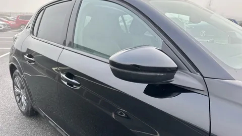 PEUGEOT 208 100kW Allure 50kWh Auto