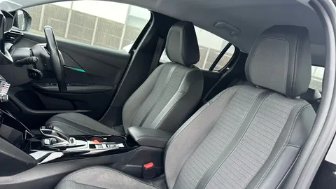 PEUGEOT 208 100kW Allure 50kWh Auto