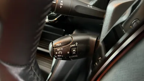 PEUGEOT 2008 100kW Active Premium 50kWh Auto