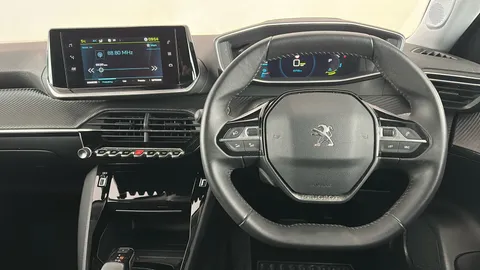 PEUGEOT 2008 100kW Allure Premium 50kWh Auto