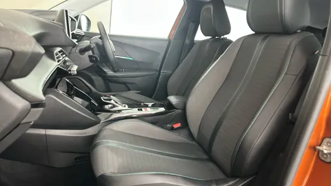 PEUGEOT 2008 100kW Allure Premium 50kWh Auto