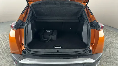 PEUGEOT 2008 100kW Allure Premium 50kWh Auto