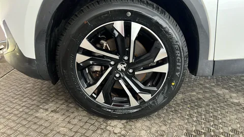 PEUGEOT 2008 100kW Allure Premium+ 50kWh Auto