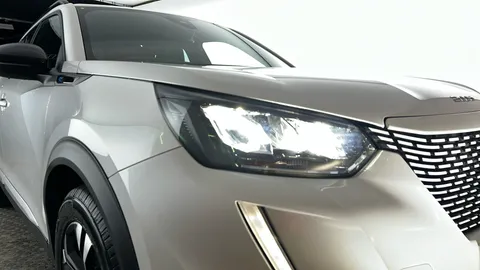 PEUGEOT 2008 100kW Allure Premium+ 50kWh Auto
