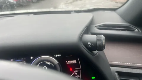 LEXUS UX 300e 150kW 54.3 kWh E-CVT