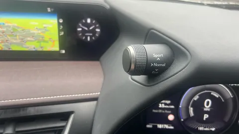 LEXUS UX 300e 150kW 54.3 kWh E-CVT