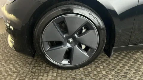 TESLA MODEL 3 Standard Plus Auto